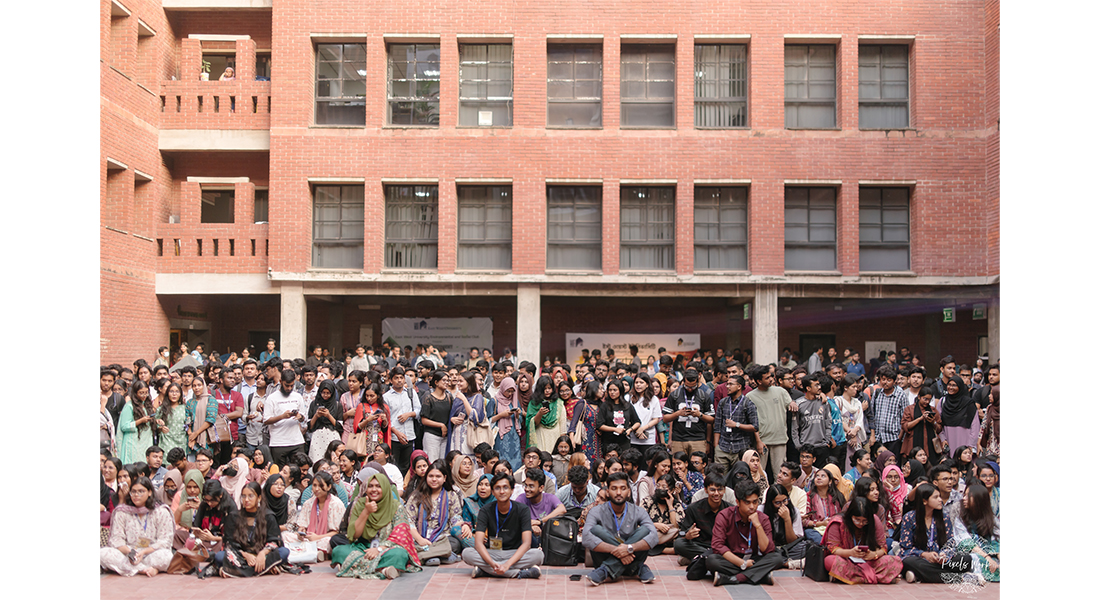 Flash the Freshers: Flashmob organized by East West University Club for Performing Arts Flash the Freshers: Flashmob organized by East West University Club for Performing Arts